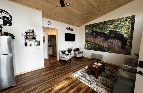 Johnson Casa | Country Quite 1 Bedroom, Looks like a cabin on the outside but modern inside