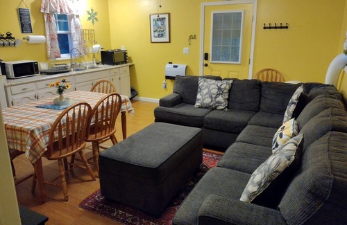 Keeling Casa | Country retreat close to VIR, Hyco lake, Danville & Chatham