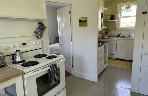 Thomaston Otro | Country setting near town center and all the amenities of mid coast Maine