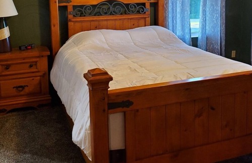 Campbellsport Casa | Country setting with a gorgeous Lake view and stunning sunsets/pet friendly.