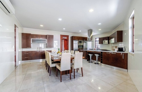 Gondalaes Casa | HostWise - Country Villa w/ Pool, Court and Views