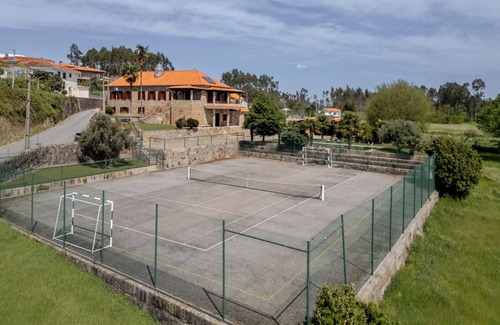 Gondalaes Casa | HostWise - Country Villa w/ Pool, Court and Views