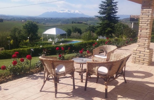 Citta Sant'Angelo Casa | Casa de campo de lujo con piscina - capacidad para 13 a 22 personas