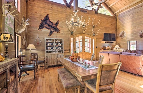 Wheeler Casa | Countryside Cabin Retreat with Outdoor Kitchen!