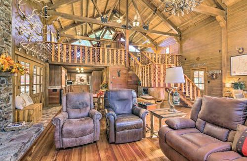 Wheeler Casa | Countryside Cabin Retreat with Outdoor Kitchen!