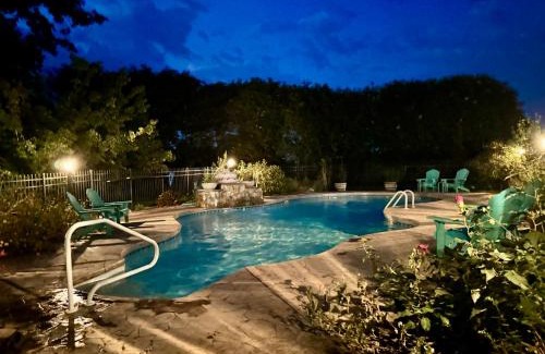 Franklin County Casa | Countryside Carriage House with Pool