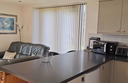 Upper Killay Cabaña | Countryside Cottage in Swansea near Gower