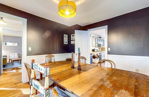Sunderland Casa | Countryside mountain-view retreat with screened-in porch, near skiing & golf