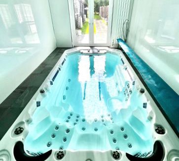 Fowlmere Casa | Countryside Retreat - Indoor Pool, Sauna, Hot Tub