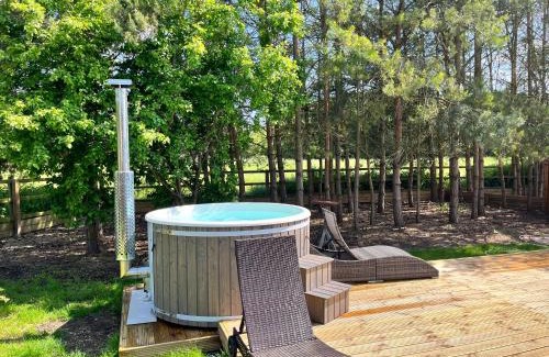 Fowlmere Casa | Countryside Retreat - Indoor Pool, Sauna, Hot Tub