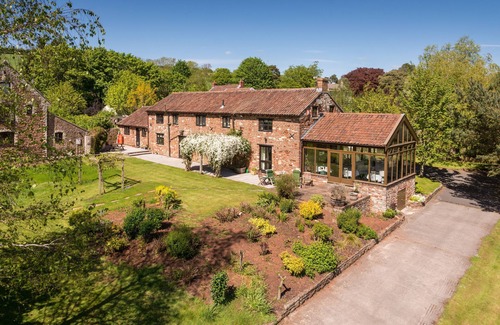 Belluton Apartamento | Countryside retreat with stunning views & pool