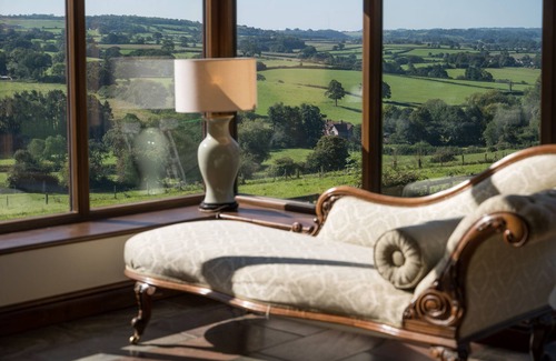 Belluton Cabaña | Countryside retreat with stunning views & pool