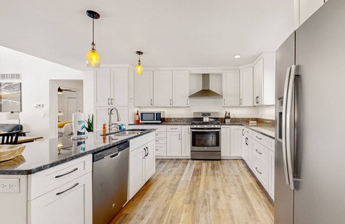 Oxford Casa | Countryside retreat with modern amenities, game room, & beautiful view