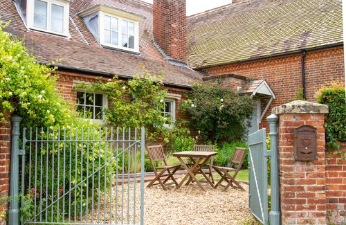 Aldborough Casa | Countryside Victorian schoolhouse, full of character and history, close to Holt.