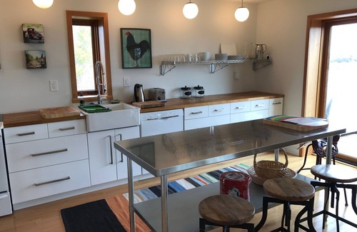 Prince Edward Casa | County Bliss, PEC - quiet, secluded home, picturesque view, 10 min from Picton