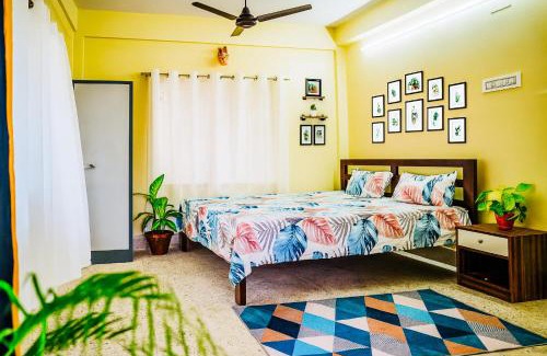Tollygunge Casa | couple friendly room with balcony, kitchen private bath