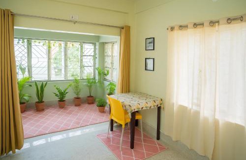 Tollygunge Casa | couple friendly room with balcony, kitchen private bath