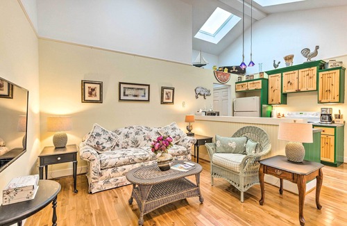 Frankfort Apartamento | Couple's Haven in Frankfort by Lake, Trails & Dtwn