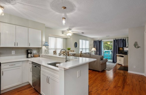 Manteo Condominio | Couples Retreat in Pirates Cove