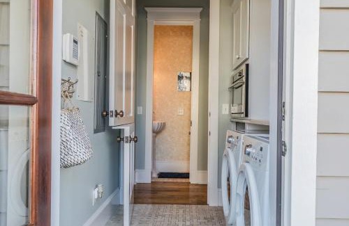 Downtown Casa | Couples Retreat, Walk to waterfront, shops and restaurants!