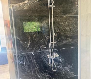 Gerardmer Apartamento | Cour ancienne école avec Jacuzzi privé