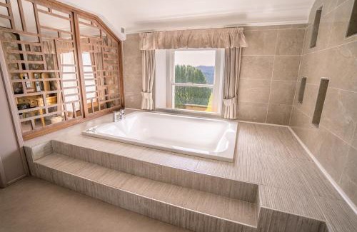 Bridgend Casa | Court Colman Manor