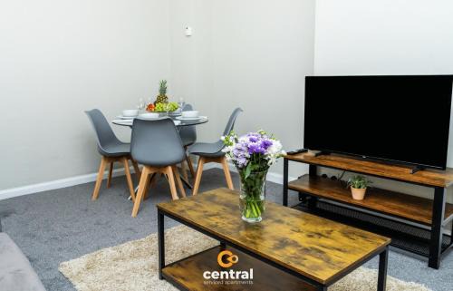 Murthill Apartamento | Court Street by CENTRAL SERVICED APARTMENTS - 2 Bedroom - Ground Floor - Modern - Sleeps 4 - 2 x Double Beds - Free Street Parking - Fully Equipped - Short & Long Term Stays Available - Contact Us for your Requirements