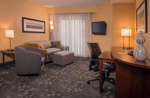 Old Town Fredericksburg Hotel | Courtyard by Marriott Fredericksburg Historic District