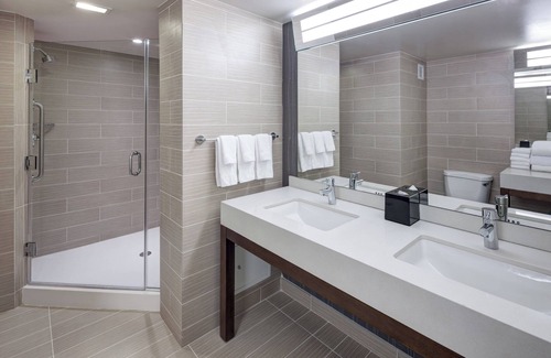 Eisenhower East Hotel | Courtyard by Marriott Alexandria Old Town/Southwest