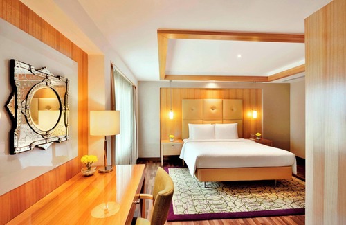 Teynampet Hotel | Courtyard by Marriott Chennai