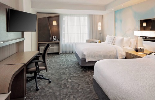 Downtown Dallas Hotel | Courtyard by Marriott Dallas Downtown/Reunion District