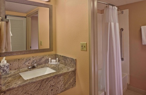 Orlando Hotel | Courtyard by Marriott Orlando East/UCF Area