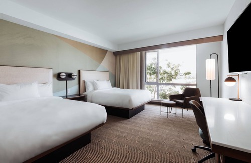 Oak Park Hotel | Courtyard by Marriott Santa Barbara Downtown