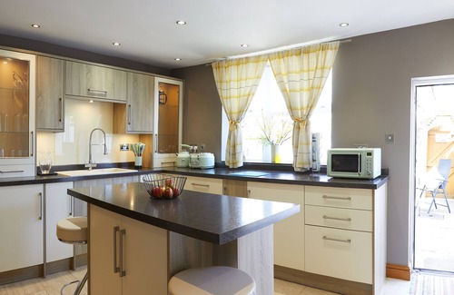 Hunmanby Casa | COURTYARD COTTAGE, pet friendly, with open fire in Hunmanby