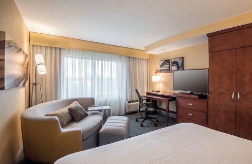 Waldorf Hotel | Courtyard Marriott Waldorf