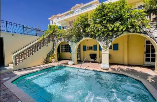 East Fort Lauderdale Hotel | Courtyard Villa Hotel