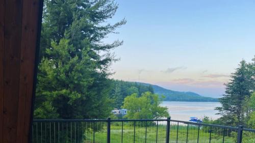 Thayerville Casa | Cove Creek Lodge 208 Accessible Double Queen Room ADA