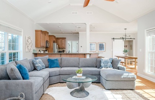Troutman Casa | Coventry Cove Lakefront House