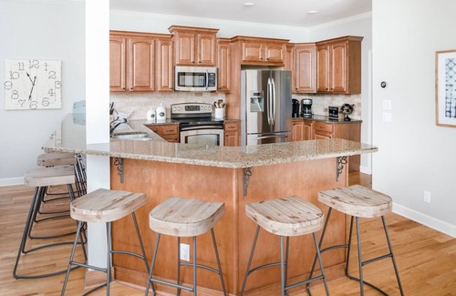 Troutman Casa | Coventry Cove Lakefront House