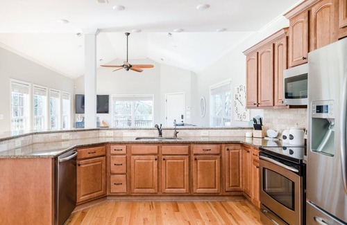 Troutman Casa | Coventry Cove Lakefront House
