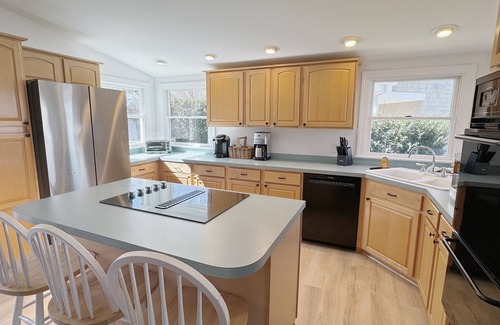 New London Casa | Covered HotTub, Huge Porch, Boat slip @ Badin lake