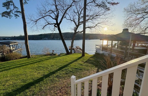 New London Casa | Covered HotTub, Huge Porch, Boat slip @ Badin lake