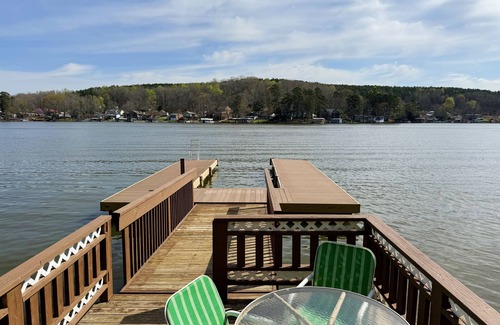 New London Casa | Covered HotTub, Huge Porch, Boat slip @ Badin lake