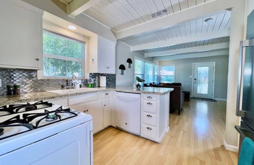 West Sacramento Casa | *Covered Patio*Close to Downtown*Driveway Parking*