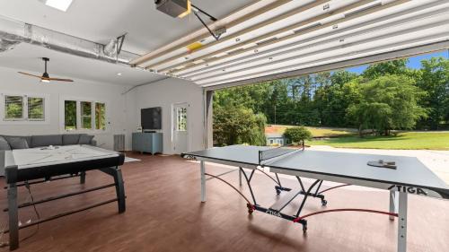 Mayhew Casa | Coves End by AvantStay Dock Game Room Fire Pit Forest Views