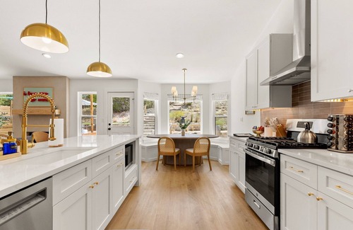 West Oak Hill Casa | Cowboy Ridge - Luxe & Serene Gem: Heated Pool - Games - Fire Pits - Sleeps 12