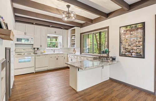 Buffalo Cabina | Cox Riverside Retreat - 32 miles to Springfield