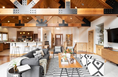 Truckee Cabina | Coyote Moon by AvantStay | Cabin W/Sauna | Mins from DT Truckee & NorthStar