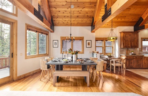 Truckee Cabina | Coyote Moon by AvantStay | Cabin W/Sauna | Mins from DT Truckee & NorthStar