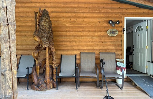 Kellogg Cabina | Cozy 1 & 2 bedroom Cabin Hideaways up the Coeur d'Alene River North Fork